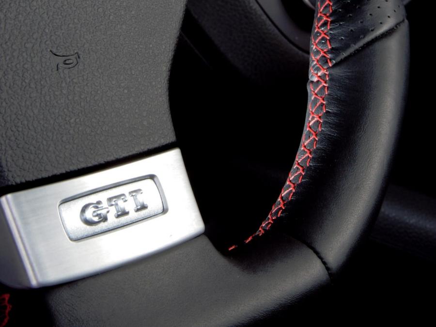 Volkswagen Golf GTi Edition 30 2006 года  (фото 7 из 21)